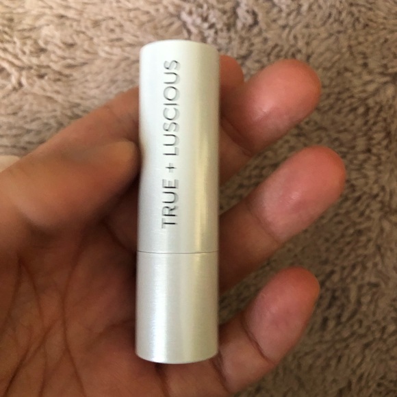 True + Luscious Super Moisture Lipstick 3.5g in Vintage rose - Picture 5 of 8